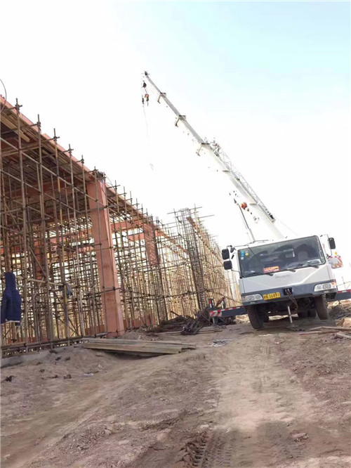 洪江市吊车作业的安全注意事项有哪些？