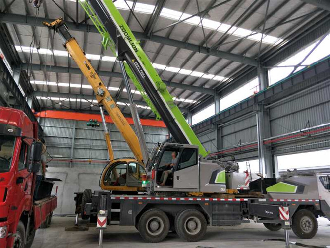 洪江市高空车出租需要注意哪些安全事项？